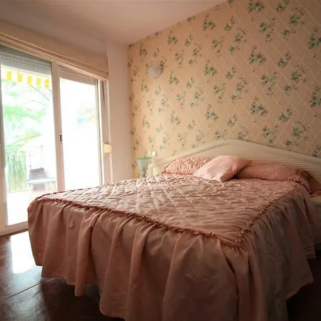 Global Immo 3329 Royal Marine I Apartment Roses